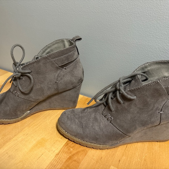 Gray Suede boots - Picture 6 of 6